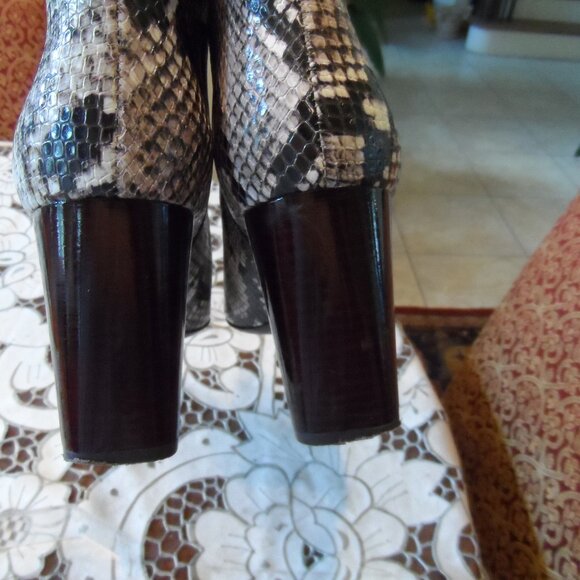Tory Burch Python Print Ankle Heeled Boots Size 8.5M - Picture 11 of 16